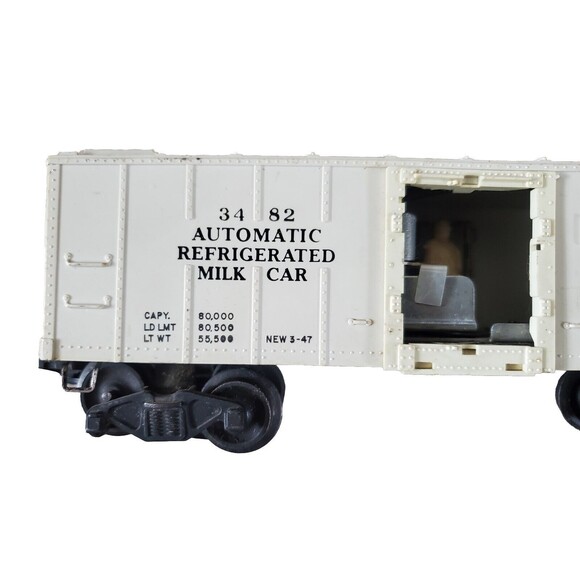 Lionel Train Refrigerated Milk Car 3482 Automatic Metal Heavy FLAWS NEEDS REPAIR - Picture 2 of 11
